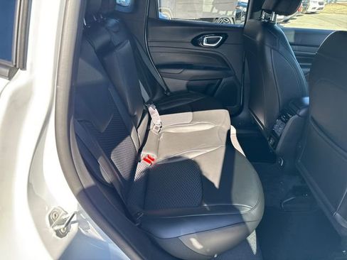 New 2026 Jeep Compass Latitude image 10