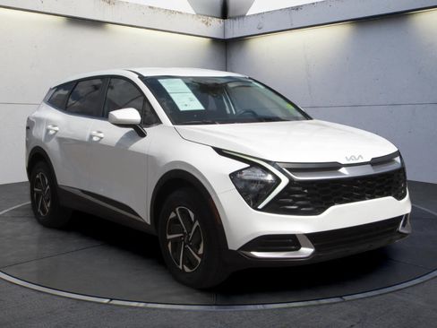 Used 2023 Kia Sportage LX AWD/4WD image 2
