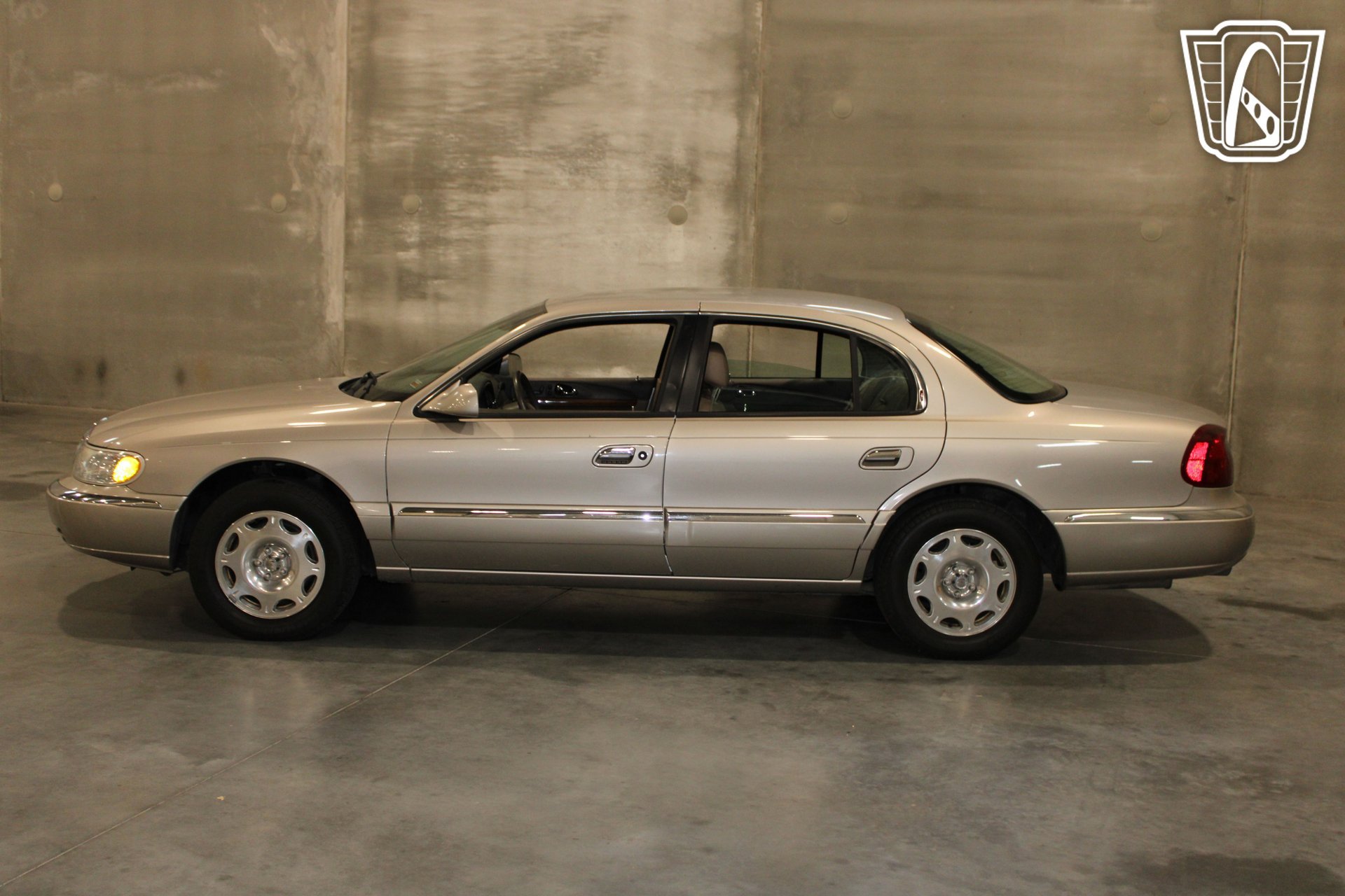 Used 1999 Lincoln Continental FWD image 2