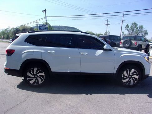 Used 2024 Volkswagen Atlas SE image 9