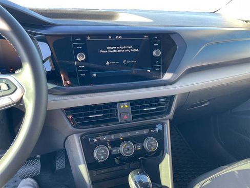 New 2024 Volkswagen Taos SE image 11