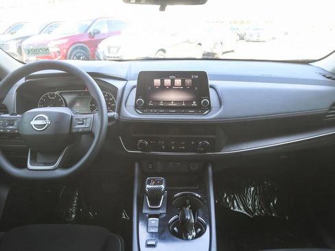 Used 2025 Nissan Rogue S FWD image 11