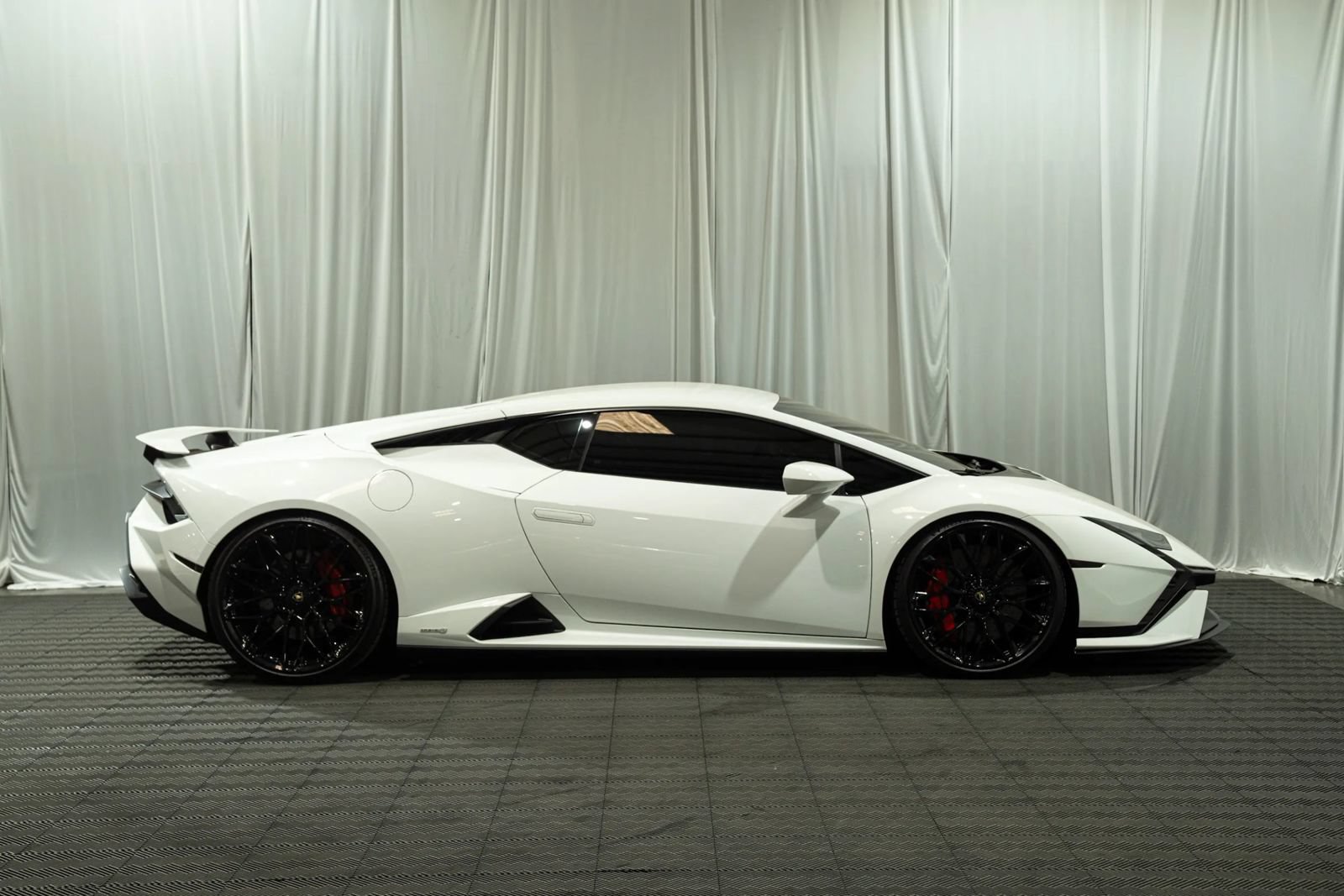 Used 2023 Lamborghini Huracan Tecnica RWD image 5