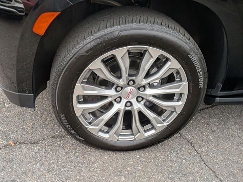 Used 2022 GMC Yukon Denali w/ Denali Premium Package image 8