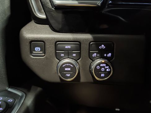 Used 2024 GMC Sierra 1500 Elevation image 10