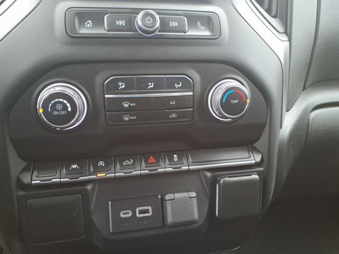 Certified 2022 Chevrolet Silverado 1500 Custom image 17