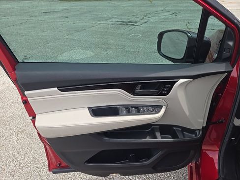 Used 2025 Honda Odyssey Touring image 17