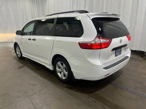Used 2019 Toyota Sienna L FWD image 6