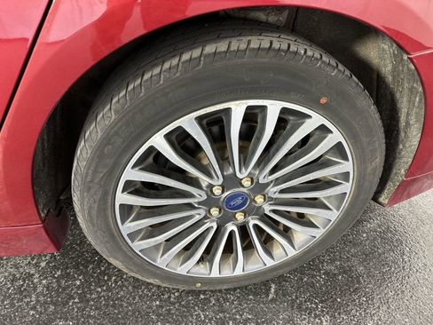 Used 2018 Ford Fusion SE w/ Fusion SE Technology Package image 14