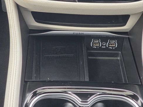 Used 2022 Chrysler Pacifica Limited image 18