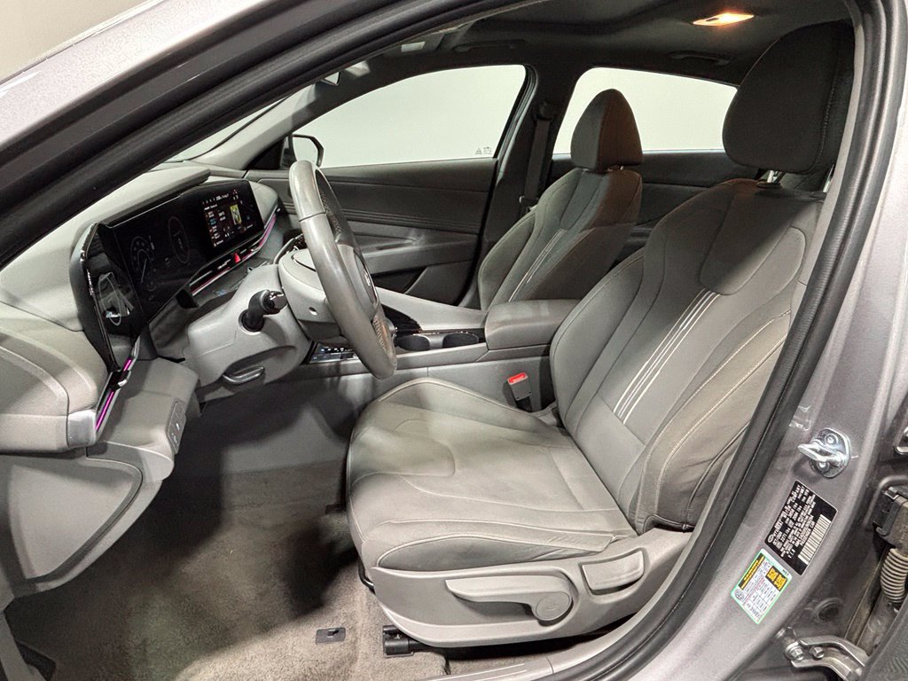 Used 2025 Hyundai Elantra SEL FWD image 25