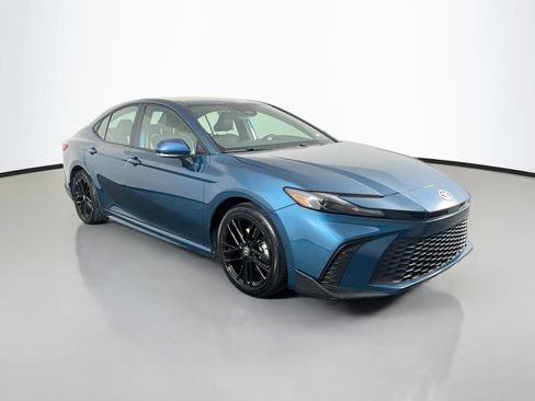 Used 2025 Toyota Camry SE FWD image 4