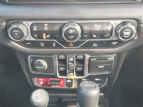 Used 2025 Jeep Gladiator Mojave w/ Convenience Group image 20