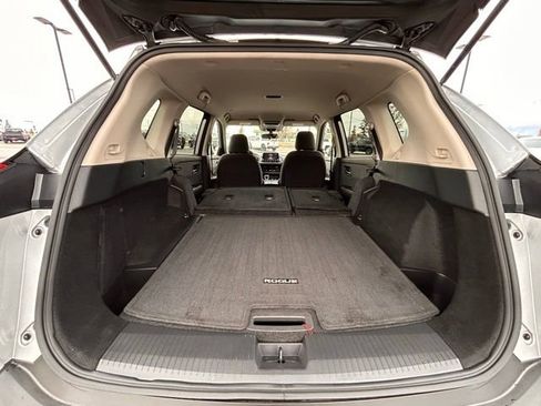 Used 2023 Nissan Rogue SV image 41