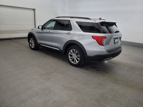 Used 2022 Ford Explorer XLT w/ Equipment Group 202A AWD/4WD image 3