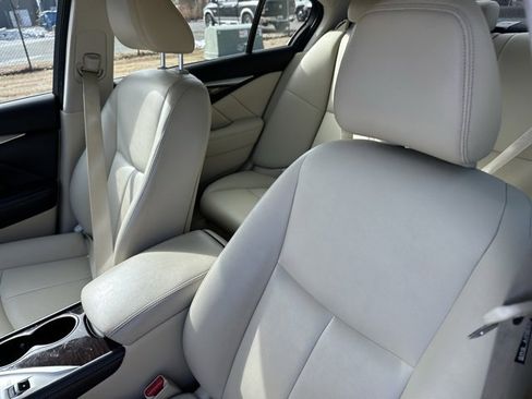 Used 2019 INFINITI Q50 Luxe w/ Essential Package (3.0T Luxe) image 8