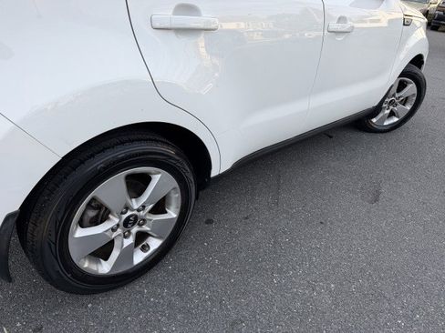 Used 2019 Kia Soul FWD image 28