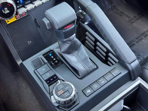 Used 2024 Toyota Tacoma TRD Off-Road w/ TRD Off Road Premium Package AWD/4WD image 31