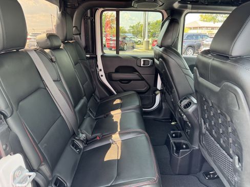 Used 2022 Jeep Gladiator Rubicon w/ Cold Weather Group image 33