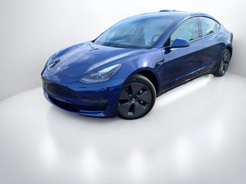Used 2023 Tesla Model 3 Standard Range RWD image 2