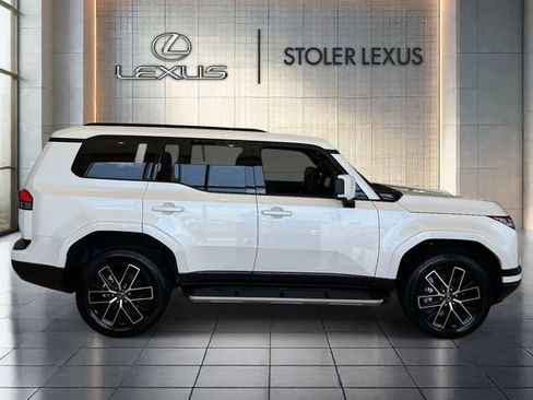 Used 2025 Lexus GX 550 w/ Accessory Package (2T) AWD/4WD image 4