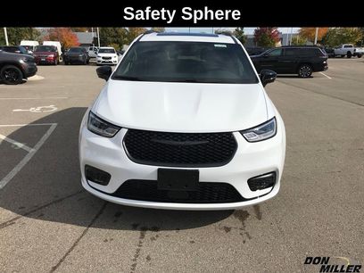 New 2026 Chrysler Pacifica Limited w/ S Appearance Package