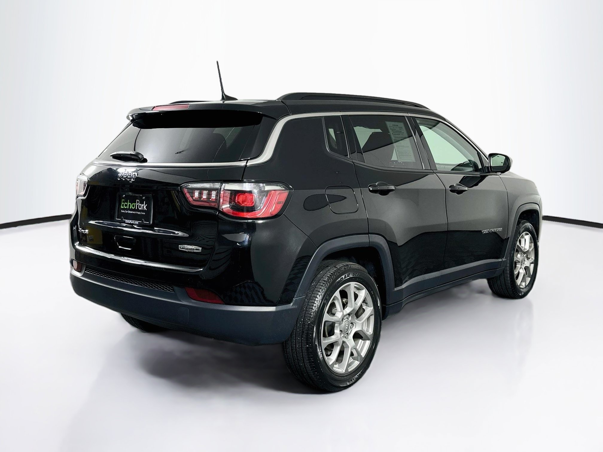 Used 2022 Jeep Compass Latitude AWD/4WD image 9