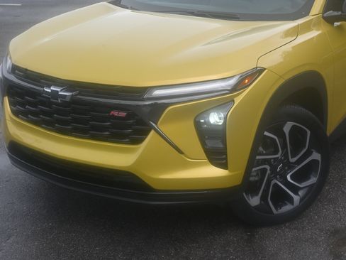 Used 2024 Chevrolet Trax RS w/ Driver Confidence Package image 13