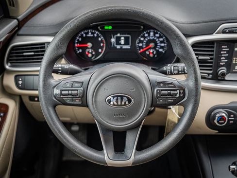 Used 2018 Kia Sorento LX image 22
