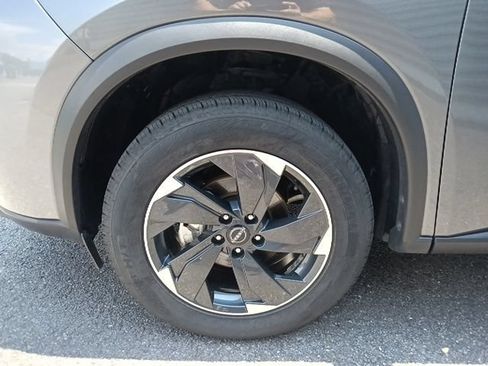 Used 2024 Nissan Rogue SV FWD image 10