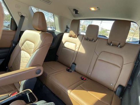 Used 2024 Nissan Pathfinder Platinum image 11