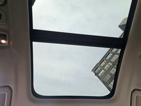 Used 2021 Volvo XC60 T5 Momentum image 25