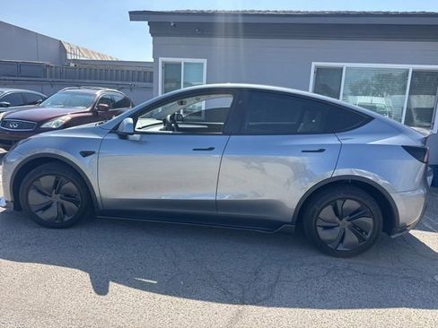 Used 2025 Tesla Model Y Long Range AWD/4WD image 7