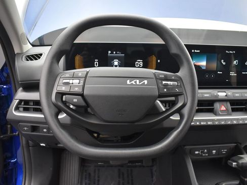 Certified 2025 Kia K4 LXS FWD image 28