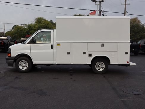 New 2025 Chevrolet Express 3500 w/ Power Convenience Package image 16
