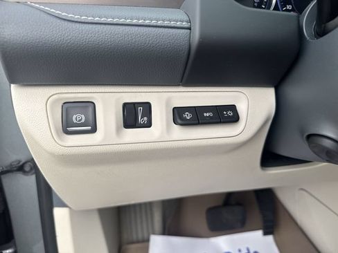Used 2023 GMC Acadia Denali AWD/4WD image 18