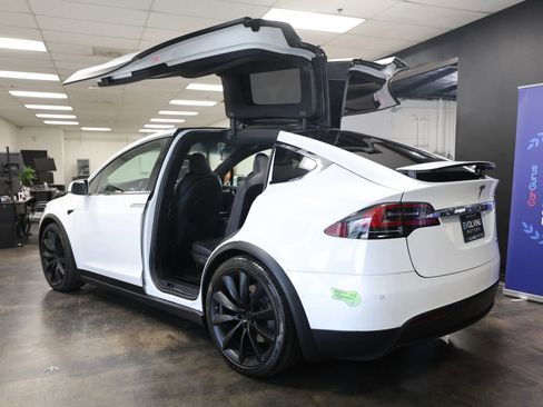 Used 2020 Tesla Model X Long Range AWD/4WD image 14