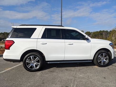 Used 2022 Ford Expedition XLT image 22