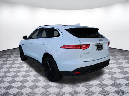 Used 2019 Jaguar F-PACE Premium image 3