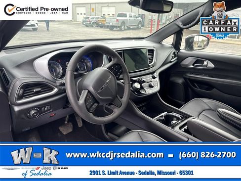 Used 2025 Chrysler Pacifica Limited FWD image 15