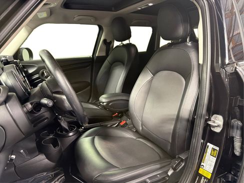 Used 2017 MINI Cooper 4-Door Hardtop FWD image 9