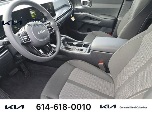 Certified 2025 Kia Sorento LX FWD image 18