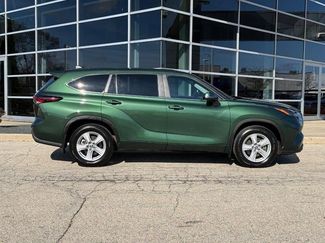 Used 2024 Toyota Highlander LE AWD/4WD video 2