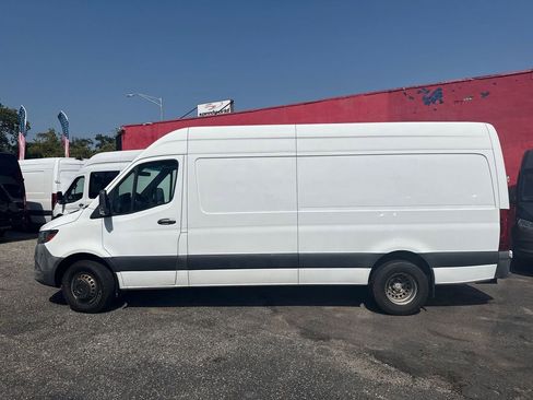 Used 2019 Mercedes-Benz Sprinter 170 image 3