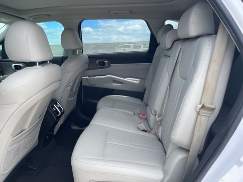 Used 2023 Kia Sorento S w/ Panoramic Sunroof Package AWD/4WD image 36