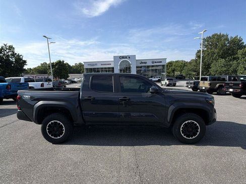 Used 2024 Toyota Tacoma TRD Off-Road w/ TRD Off Road Upgrade Package AWD/4WD image 4