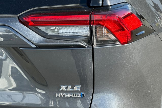 Used 2023 Toyota RAV4 XLE AWD/4WD image 32