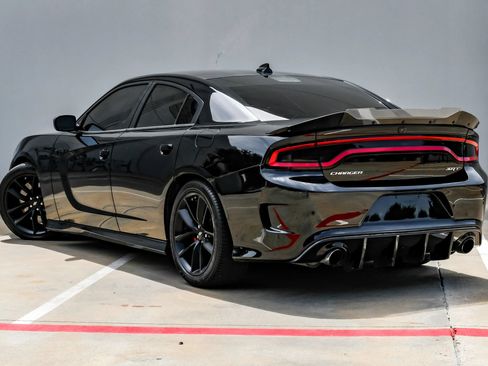 Used 2018 Dodge Charger SRT RWD image 11