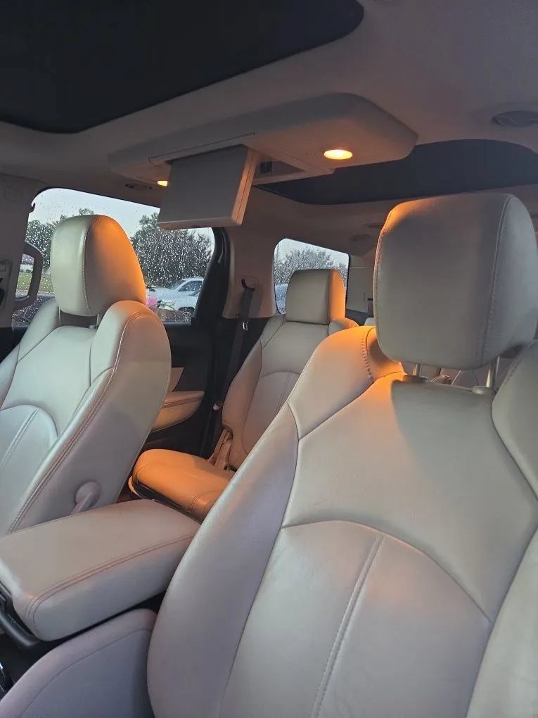 Used 2012 GMC Acadia SLT w/ LPO, 'HIT The Road' Package FWD image 11