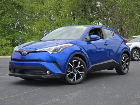 Used 2019 Toyota C-HR Limited FWD image 2